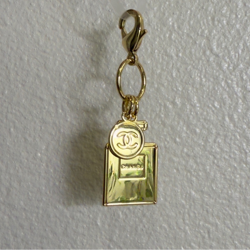 Chanel Charm Gold-Tone Perfume Bottle No 5
